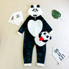 Kigurumi con temática animal de bebé con capucha de felpa polar de tela certificada Oeko-tex combina con una botella de agua caliente 
