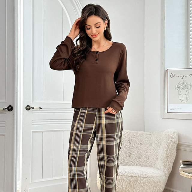 Pijama de noche de mujer de forro polar cepillado DTY personalizado para noches relajantes en casa, estampado o de color sólido